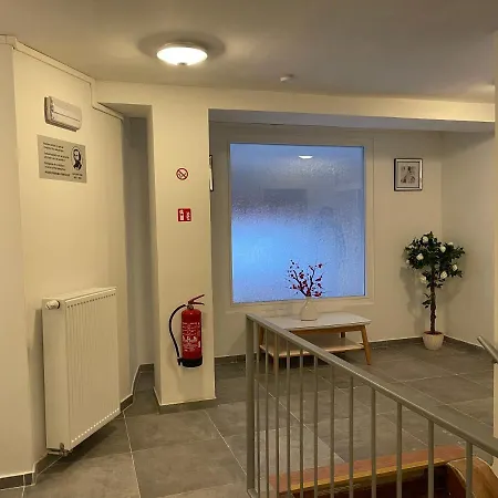 Apartment Sax 3 *